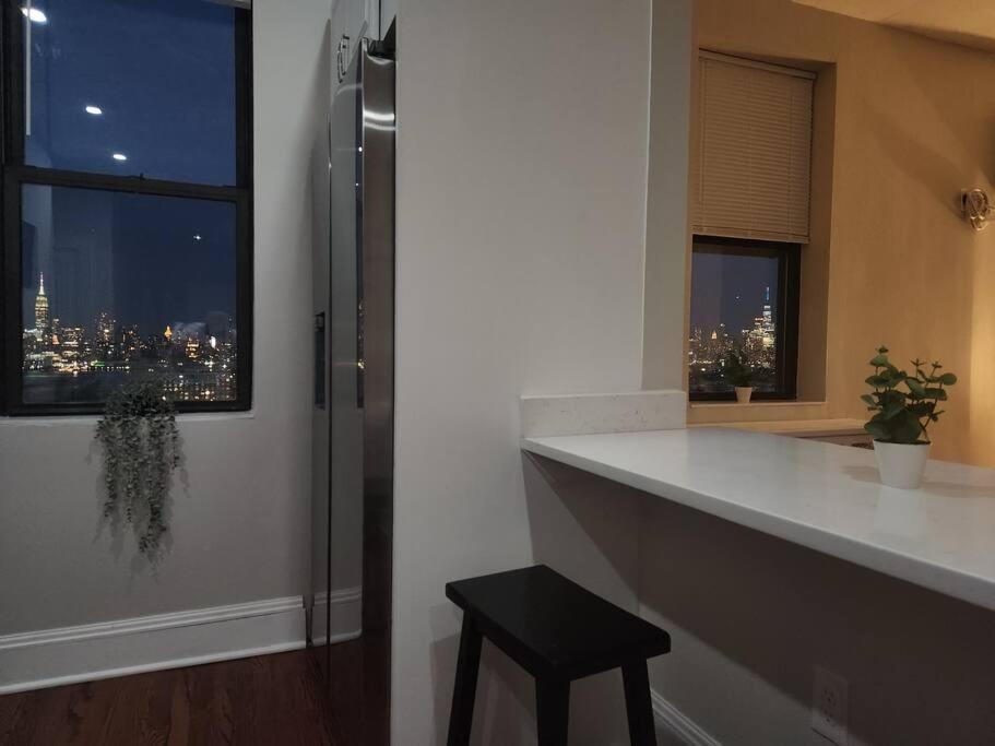 Elegant 2 Bed Gem! Mins From Nyc Διαμέρισμα Union City Εξωτερικό φωτογραφία