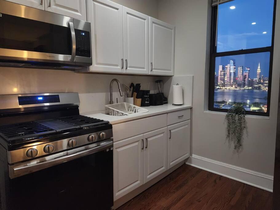 Elegant 2 Bed Gem! Mins From Nyc Διαμέρισμα Union City Εξωτερικό φωτογραφία
