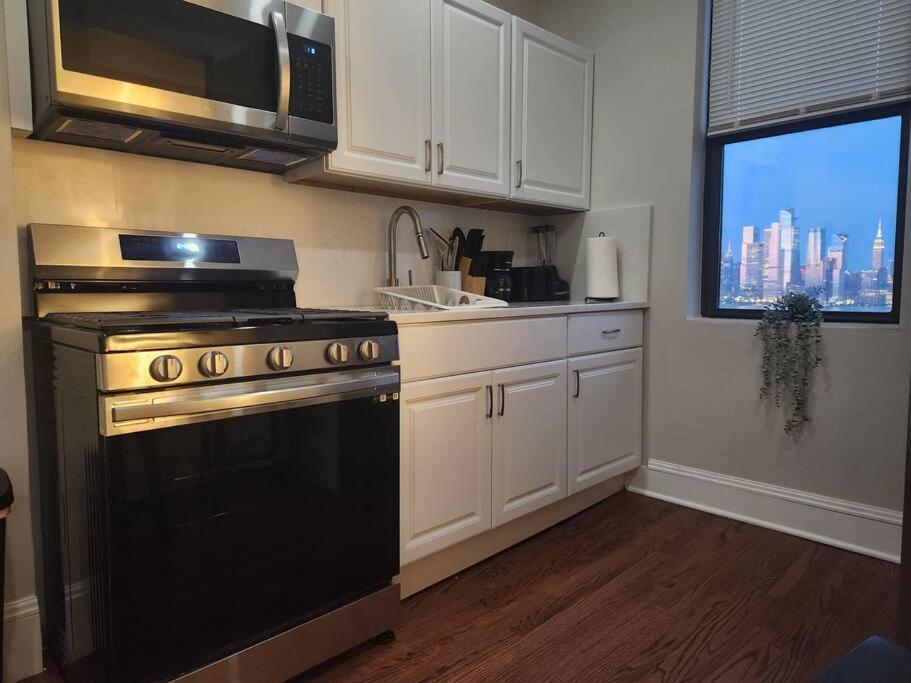 Elegant 2 Bed Gem! Mins From Nyc Διαμέρισμα Union City Εξωτερικό φωτογραφία