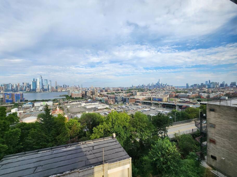 Elegant 2 Bed Gem! Mins From Nyc Διαμέρισμα Union City Εξωτερικό φωτογραφία
