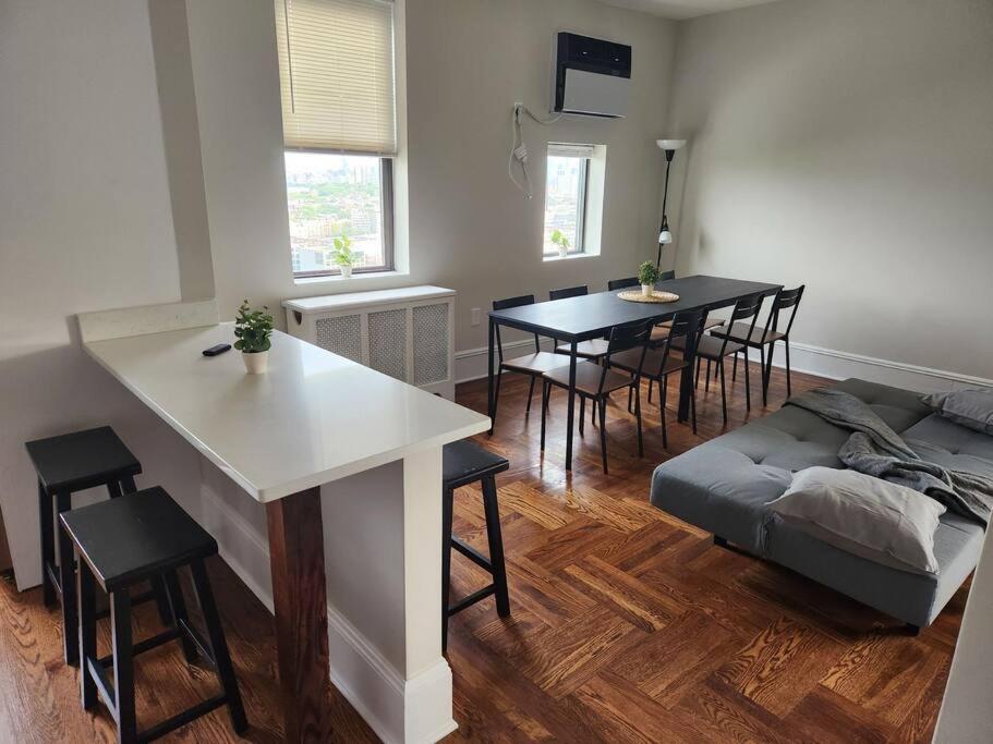 Elegant 2 Bed Gem! Mins From Nyc Διαμέρισμα Union City Εξωτερικό φωτογραφία